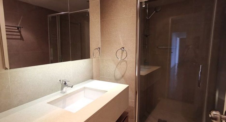 For rent 4 bedrooms condo in Watthana, Bangkok