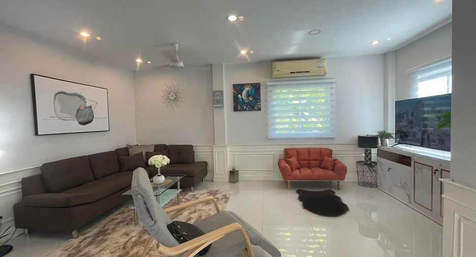 À louer 3 chambres maison à Mueang Phuket, Phuket