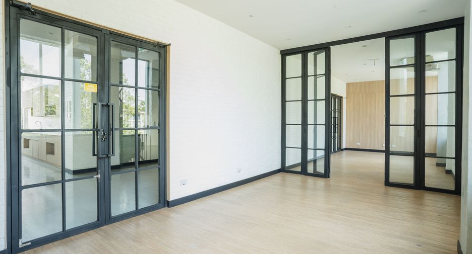 For rent office in Khlong Toei, Bangkok