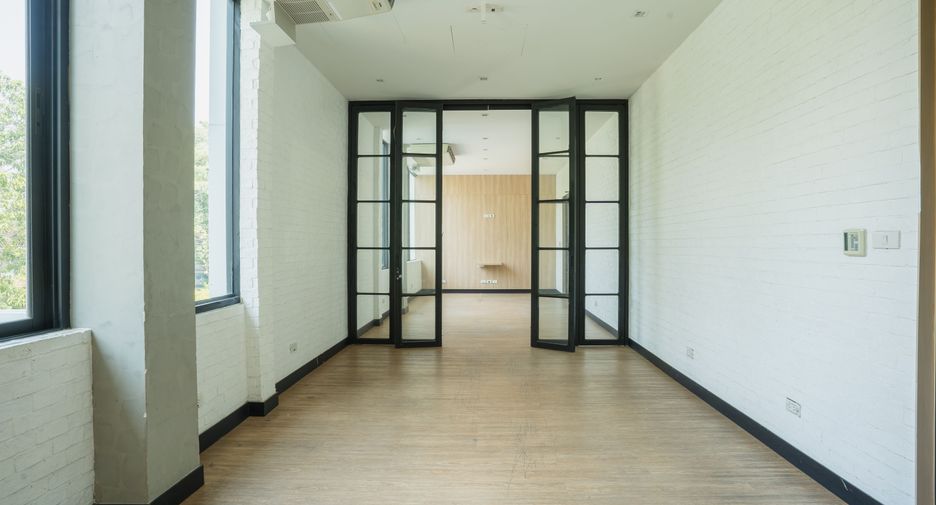 For rent office in Khlong Toei, Bangkok