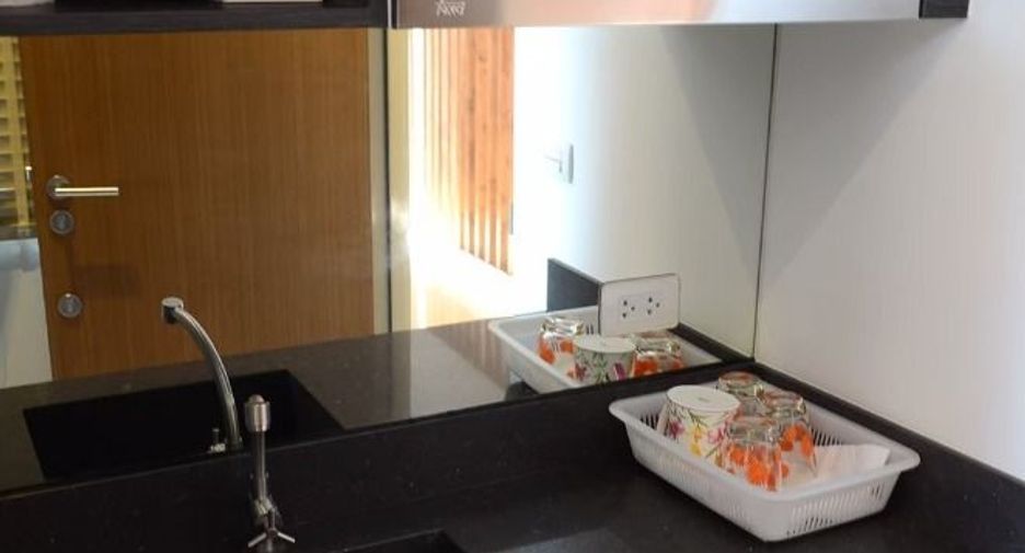 Wohnung zur Miete mit Studio in Sathon, Bangkok