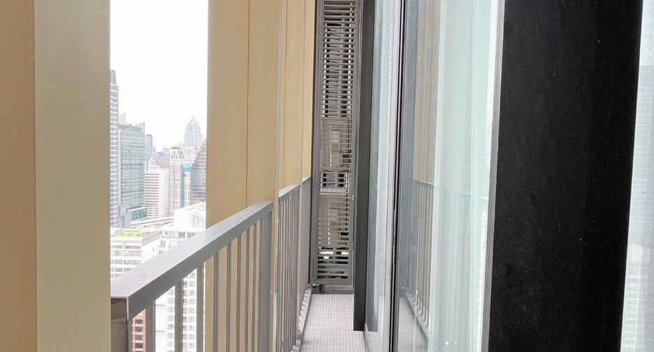 For rent 2 bedrooms condo in Watthana, Bangkok