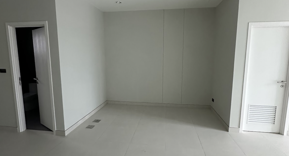 For sale 4 bedrooms retail Space in Thalang, Phuket