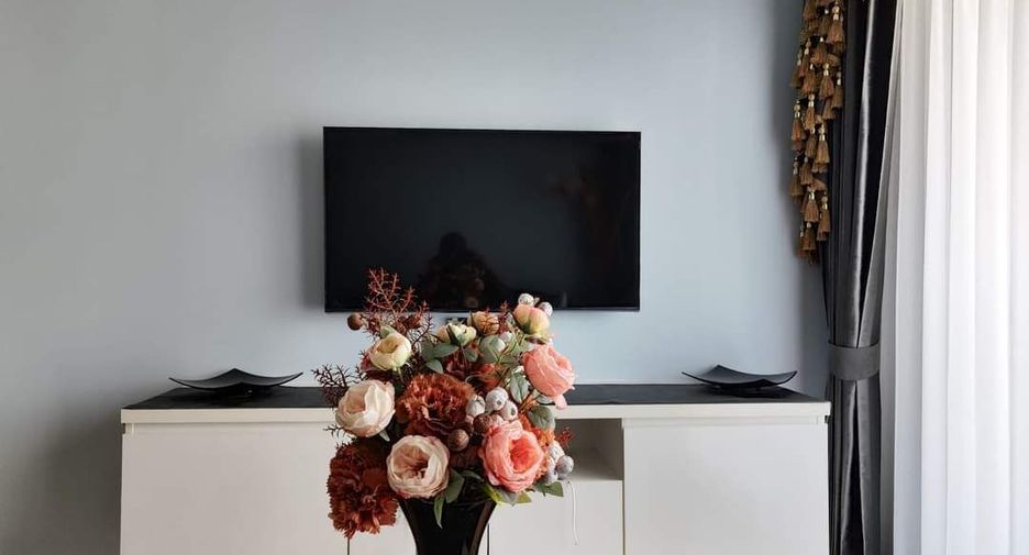For rent 2 bedrooms condo in Watthana, Bangkok