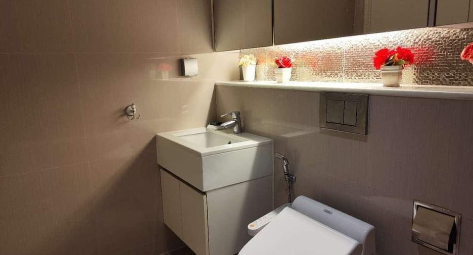 For rent 2 bedrooms condo in Watthana, Bangkok
