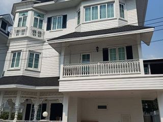 Casa en alquiler de 4 habitaciones en Bang Na, Bangkok