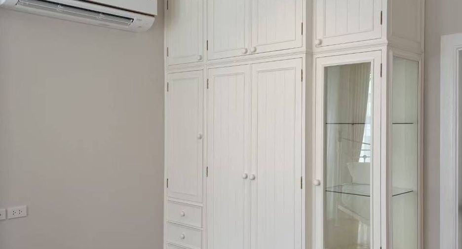 Casa en alquiler de 4 habitaciones en Bang Na, Bangkok