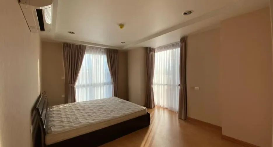 For sale 2 bedrooms condo in Yan Nawa, Bangkok