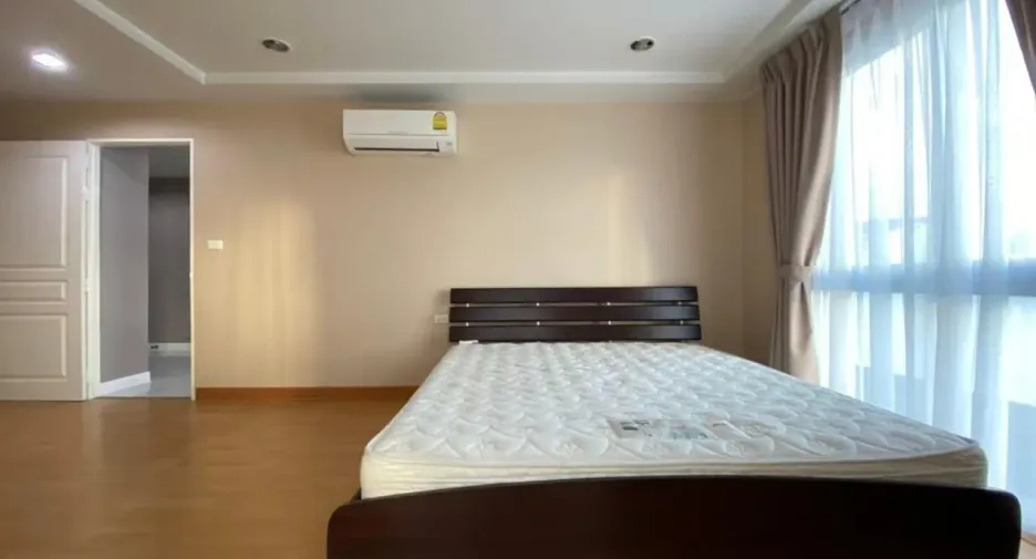 For sale 2 bedrooms condo in Yan Nawa, Bangkok