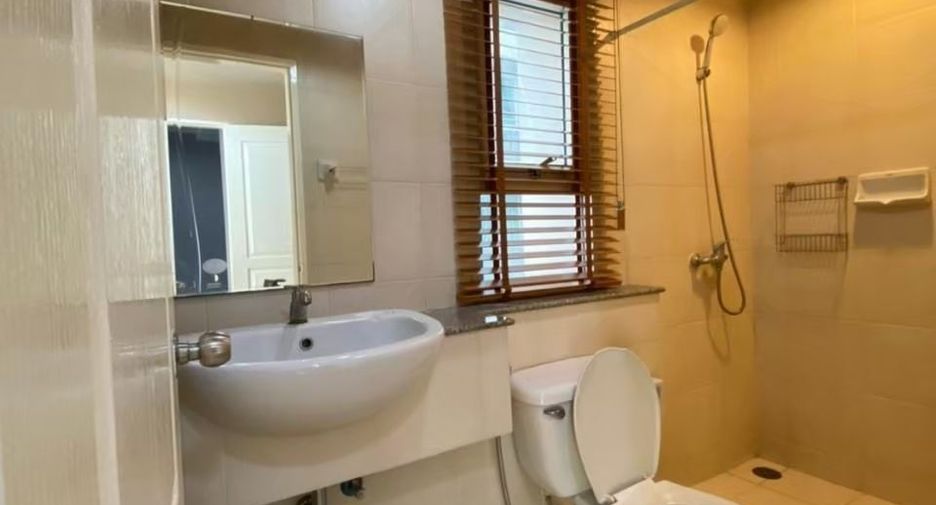 For sale 2 bedrooms condo in Yan Nawa, Bangkok