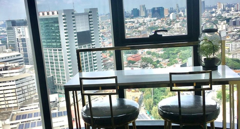 For rent 2 bedrooms condo in Ratchathewi, Bangkok