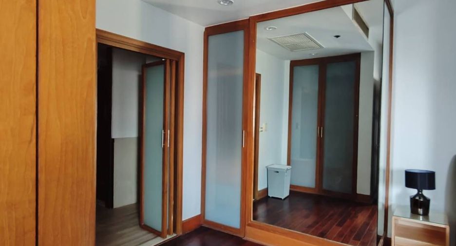 For rent 2 bedrooms condo in Sathon, Bangkok