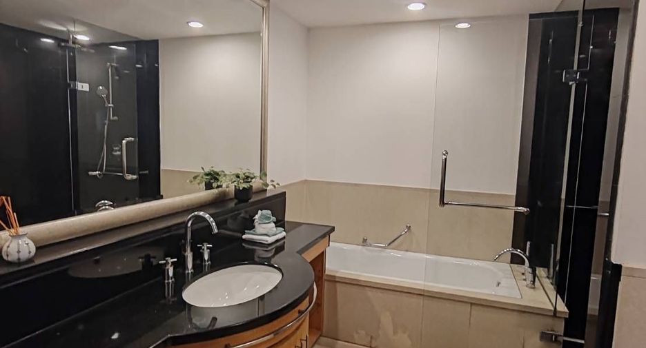 For rent 2 bedrooms condo in Sathon, Bangkok