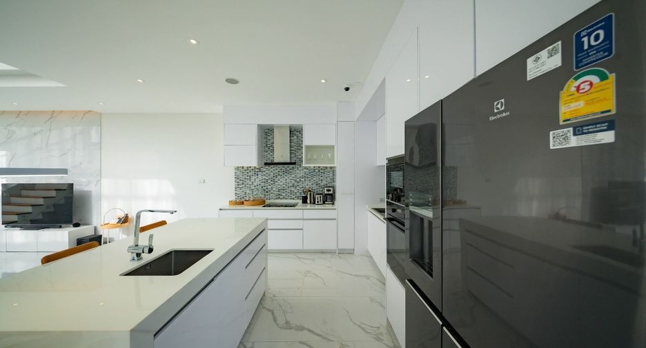For sale 4 bedrooms townhouse in Thalang, Phuket