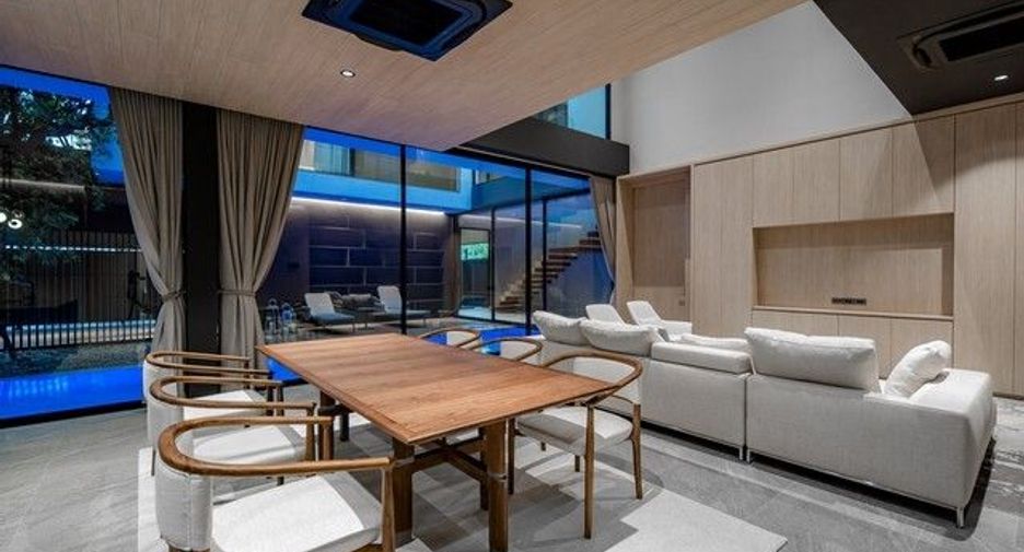 Casa en venta de 4 habitaciones en Lat Phrao, Bangkok