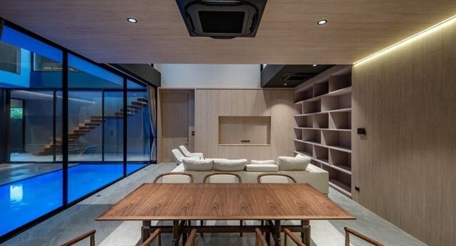 Casa en venta de 4 habitaciones en Lat Phrao, Bangkok