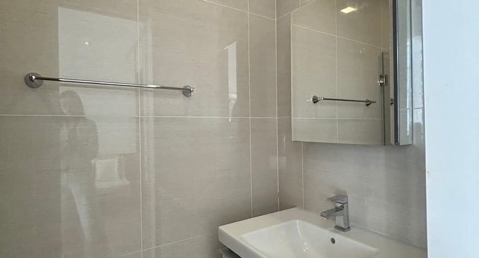 Wohnung zur Miete mit Studio in Khlong Toei, Bangkok