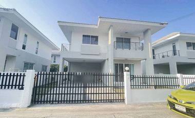 À vendre et à louer 3 chambres maison à Bang Sao Thong, Samut Prakan