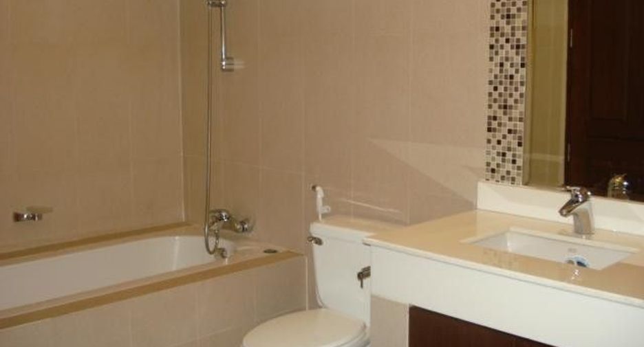 For rent 3 bedrooms condo in Watthana, Bangkok