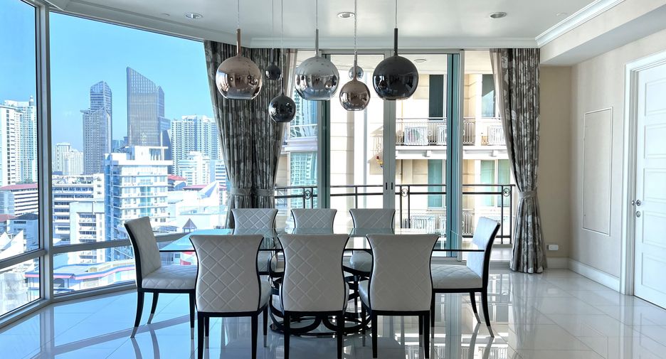 Condo en alquiler de 4 habitaciones en Watthana, Bangkok