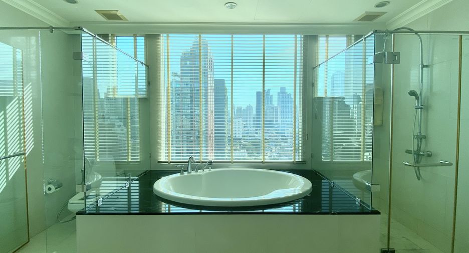 Condo en alquiler de 4 habitaciones en Watthana, Bangkok