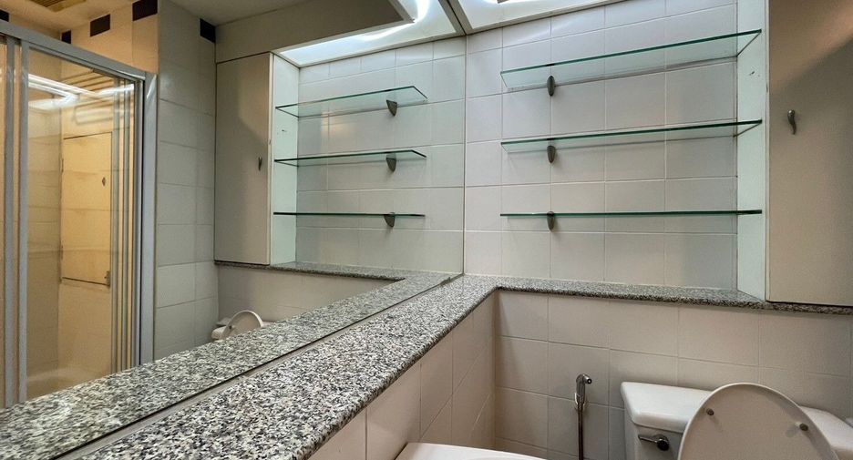 Condo en venta y en alquiler de 3 habitaciones en Yan Nawa, Bangkok