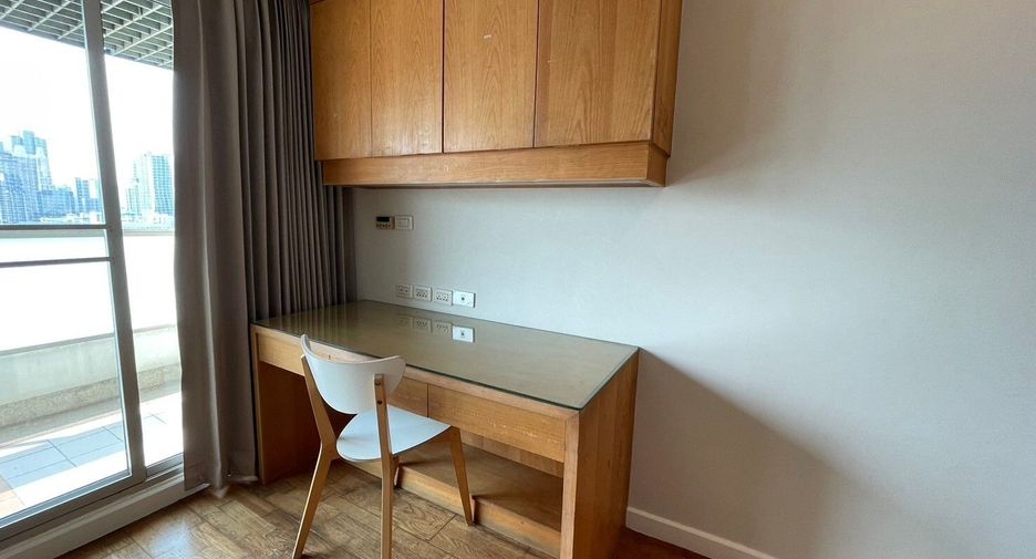 Condo en venta y en alquiler de 3 habitaciones en Yan Nawa, Bangkok