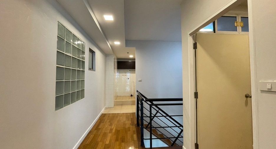 Condo en venta y en alquiler de 3 habitaciones en Yan Nawa, Bangkok