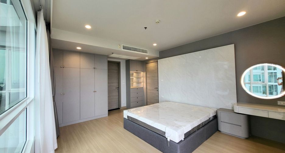 For rent 2 bedrooms condo in Yan Nawa, Bangkok
