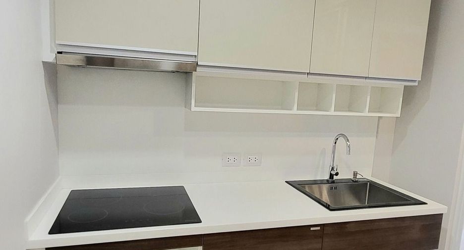 For rent 2 bedrooms condo in Yan Nawa, Bangkok