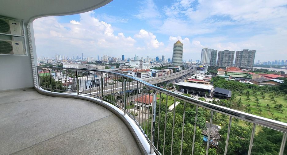 For rent 2 bedrooms condo in Yan Nawa, Bangkok