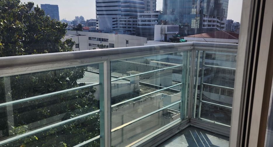 For rent 2 bedrooms condo in Phaya Thai, Bangkok