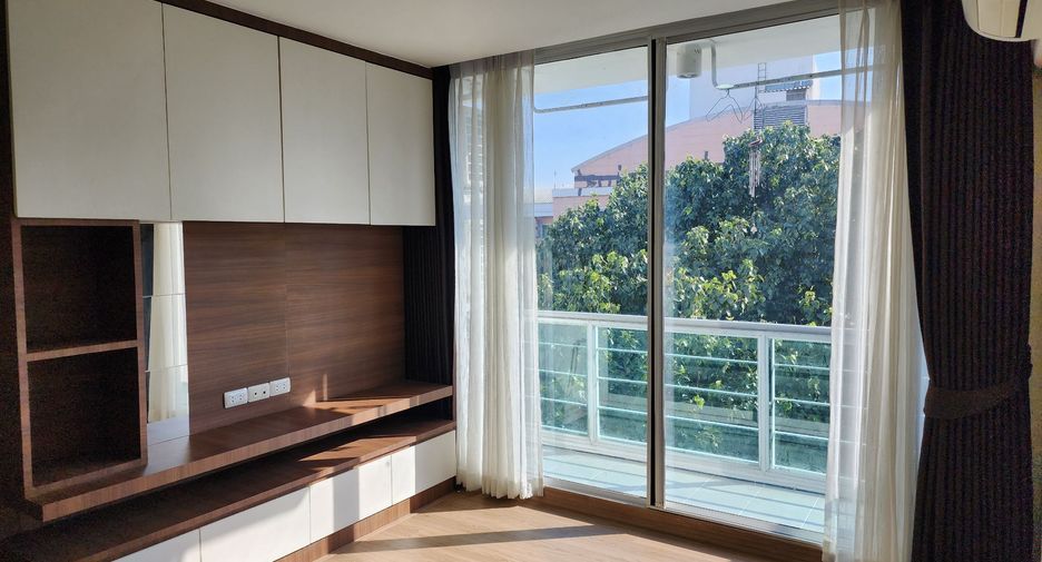 For rent 2 bedrooms condo in Phaya Thai, Bangkok