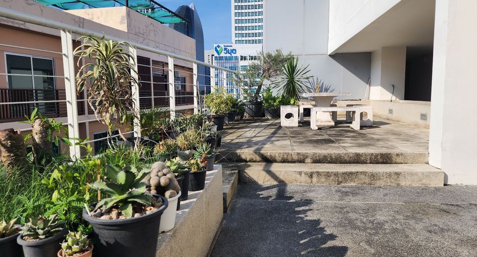 For rent 2 bedrooms condo in Phaya Thai, Bangkok