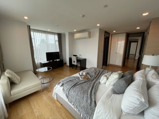 For rent 4 bedrooms condo in Watthana, Bangkok