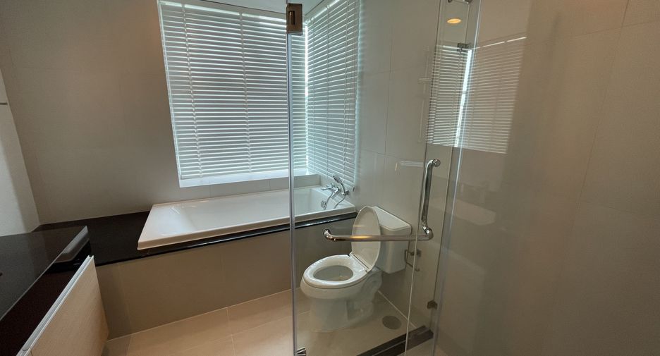 For rent 4 bedrooms condo in Watthana, Bangkok