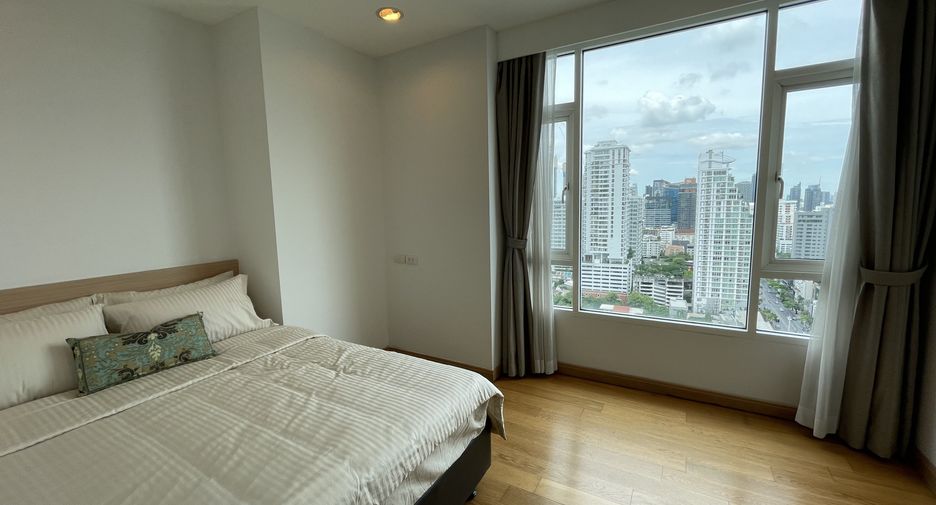 For rent 4 bedrooms condo in Watthana, Bangkok
