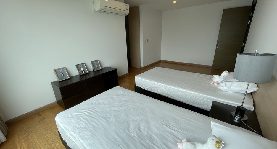 For rent 4 bedrooms condo in Watthana, Bangkok