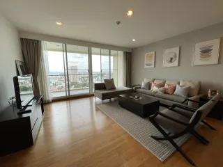 For rent 4 bedrooms condo in Watthana, Bangkok