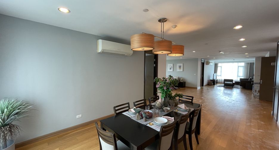 For rent 4 bedrooms condo in Watthana, Bangkok