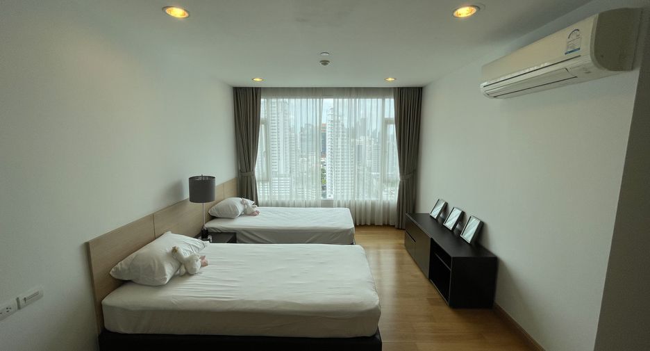 For rent 4 bedrooms condo in Watthana, Bangkok