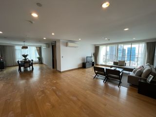 For rent 4 bedrooms condo in Watthana, Bangkok