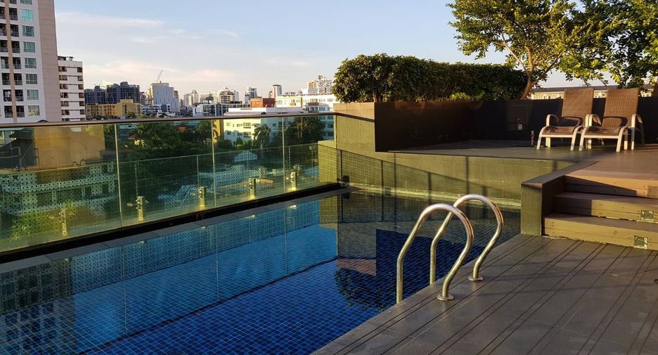For rent 2 bedrooms condo in Khlong Toei, Bangkok