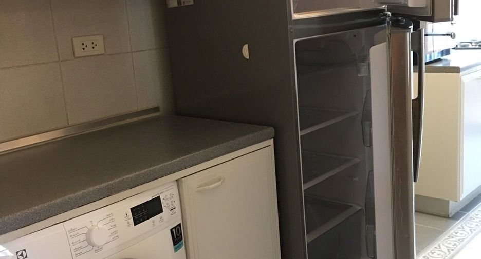 For rent 3 bedrooms condo in Pathum Wan, Bangkok