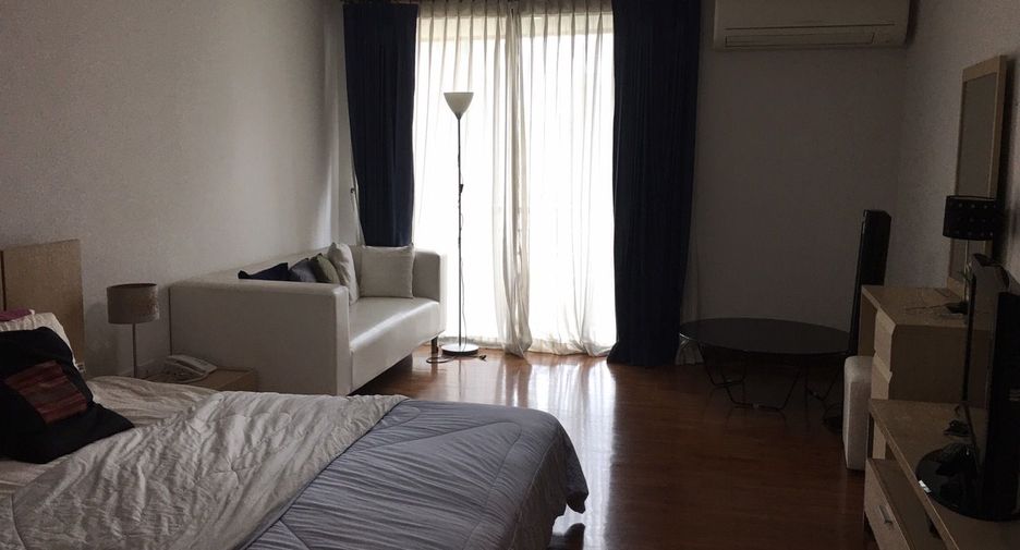 For rent 3 bedrooms condo in Pathum Wan, Bangkok