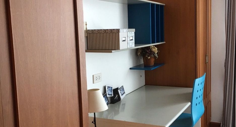 For rent 3 bedrooms condo in Pathum Wan, Bangkok