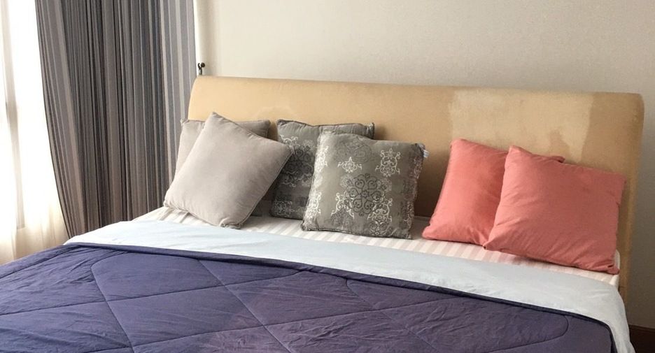 For rent 3 bedrooms condo in Pathum Wan, Bangkok