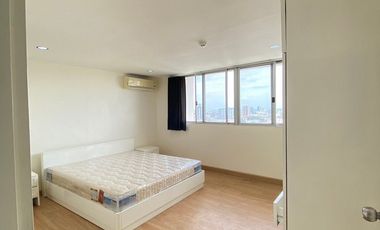 Аренда 3 спальни кондо в Щаттхана, Бангкок
