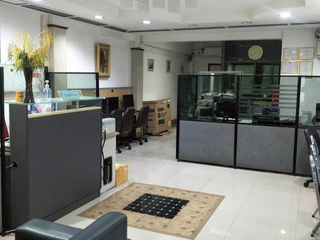 出售 4 卧室 商业空间 在 Huai Khwang, 曼谷