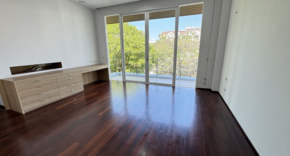 Casa en alquiler de 4 habitaciones en Watthana, Bangkok